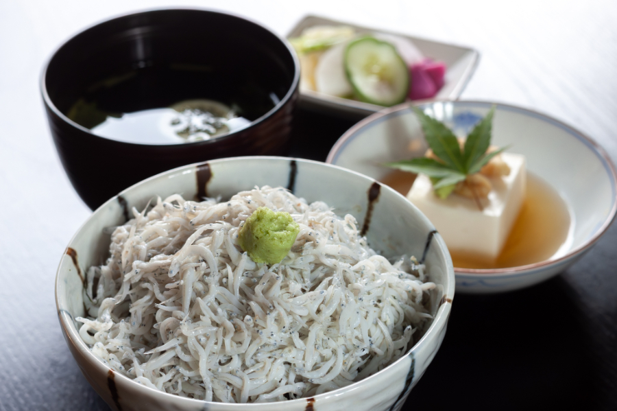 季節限定メニュー「シラス丼」